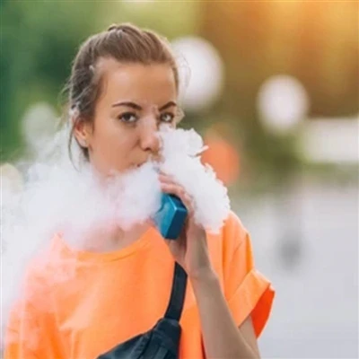 Är röken som andas ut från e-cigaretter skadlig?